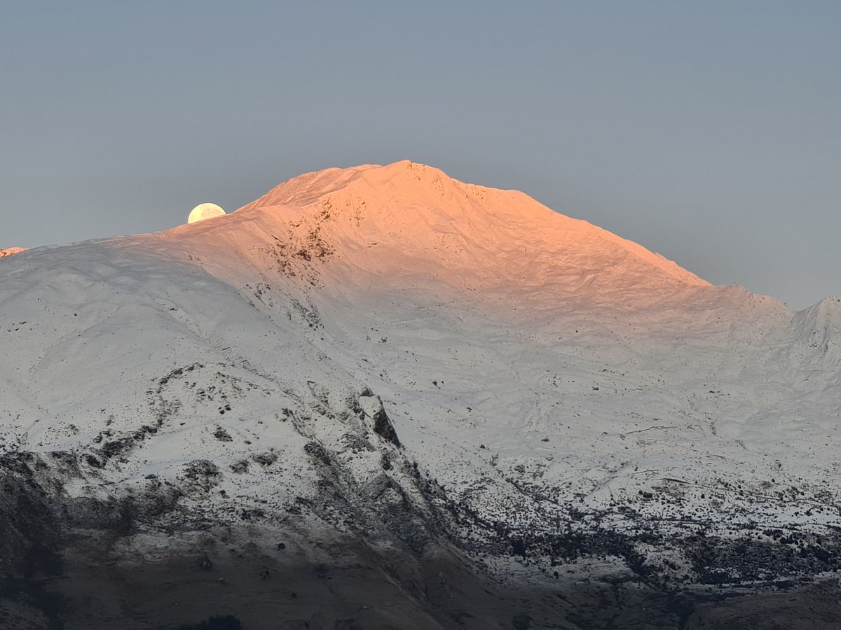 Perfect timing this morning, the moon went down just as the sun came up.